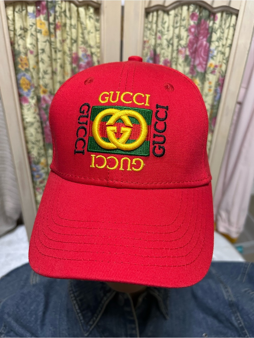 Gucci Unisex Red Baseball Cap with Yellow & Green Logo Not Verified - Picture 2 of 6